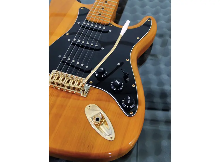 DIMAVERY ST-303 E-Guitar, amber 